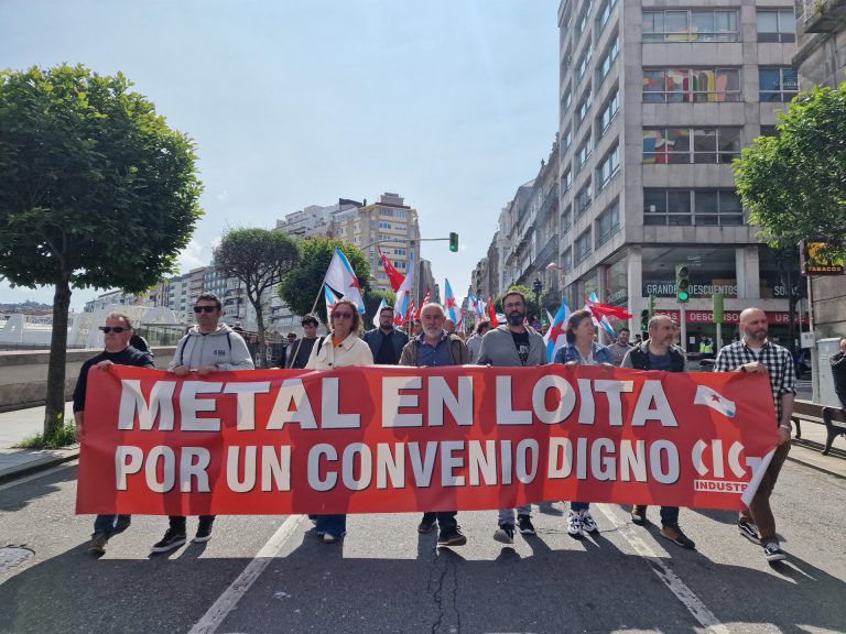 Centenares de trabajadores del metal protestan en Vigo por la «parálisis» en las negociaciones del convenio