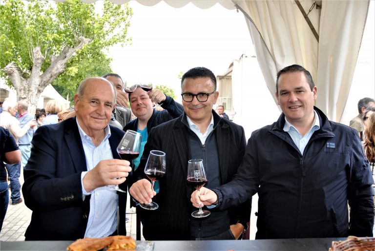 Rural.- La Xunta alaba la calidad de los vinos de la Ribeira Sacra en la inauguración de la muestra de Pantón (Lugo)