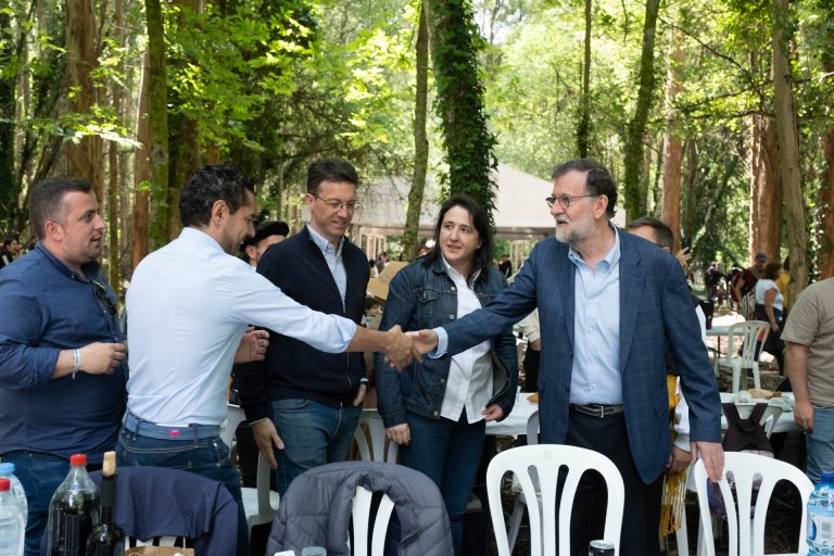 Del paseo por casco viejo y Ensanche a participar del ‘Banquete de Conxo’ : Rajoy, como ‘en su casa’ en Santiago