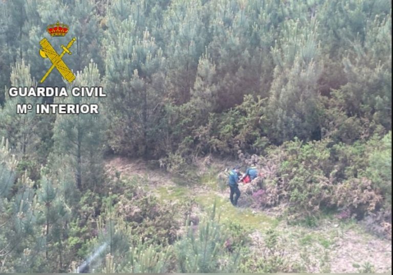 Rescatado un hombre de 37 años, localizado en una zona forestal de difícil acceso en A Cañiza