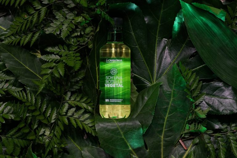 Cabreiroá presenta una botella de agua 100% compostable, biodegradable y de origen vegetal