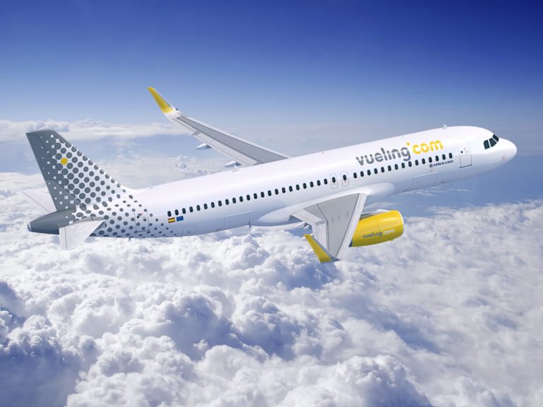Turismo.- Vueling operará 15 rutas desde Santiago este verano y reforzará sus frecuencias