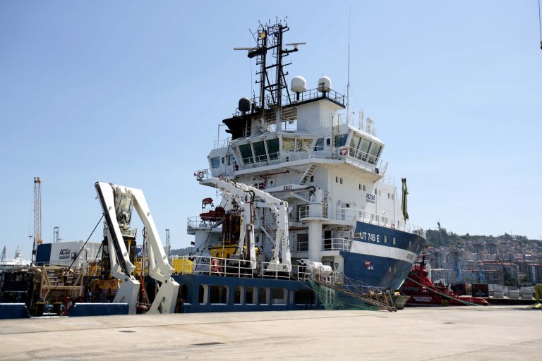 Sale del puerto de Vigo el barco que inspeccionará el pecio del ‘Pitanxo’, pese a la advertencia del juez y familiares