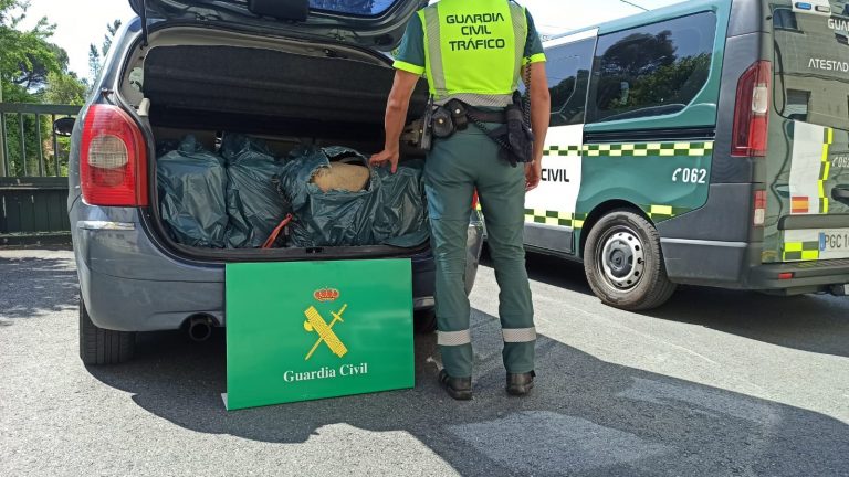 Interceptado en Ourense con 140 kilos de hachís en su coche en un control por exceso de velocidad