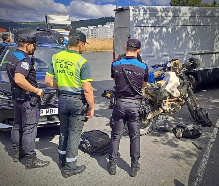 Detenido en Ourense un joven que circulaba en una moto con matrícula falsificada y portando estupefacientes