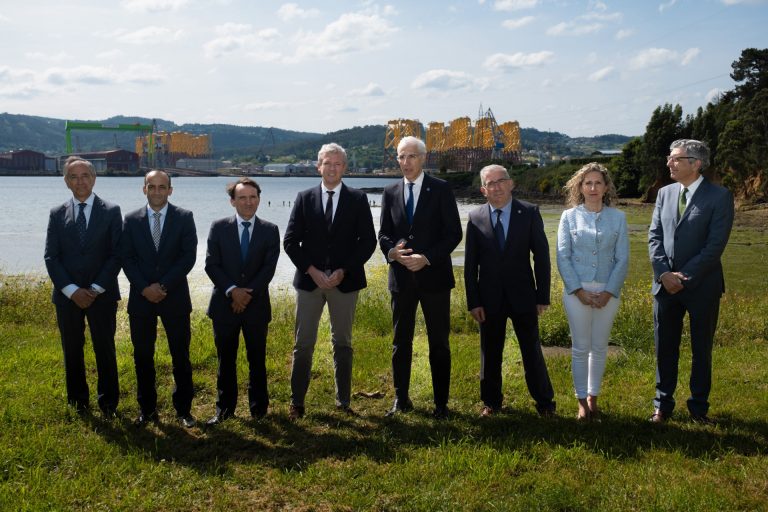 El presidente de la Xunta compromete desde Ferrol el apoyo económico al sector de fabricación de eólica marina