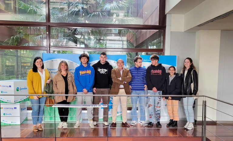 Estudiantes de Ingeniería de la USC visitan el IET de la Xunta para aprender sobre cartografia y protección del paisaje