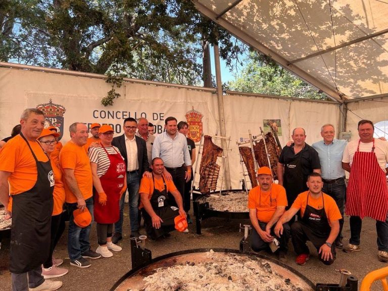 La Xunta destaca los productos agroalimentarios gallegos en la fiesta del ‘Becerro ao espeto’ de Cerdedo-Cotobade