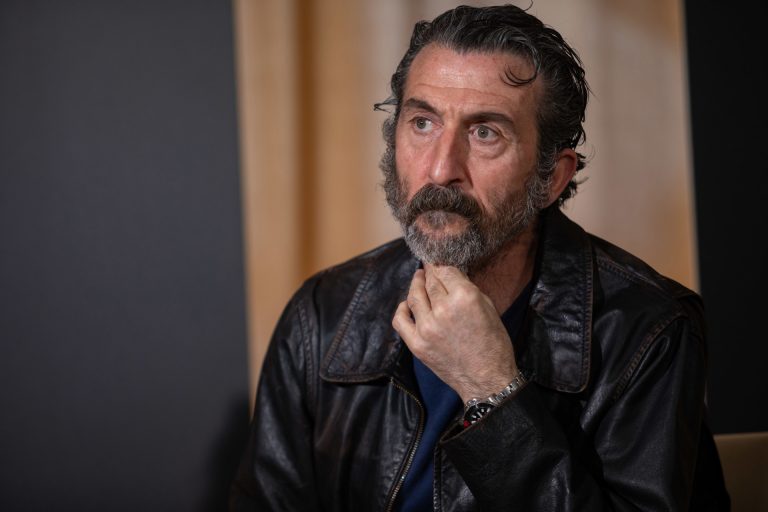El actor Luis Zahera pide el voto para Goretti Sanmartín (BNG), «la alcaldesa que le puede dar una vuelta a Santiago»