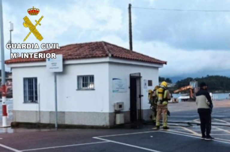 Detenido el presunto responsable del incendio que calcinó la caseta de la autoridad portuaria en A Illa (Pontevedra)