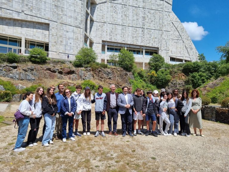 Una veintena de estudiantes del Instituto Español Vicente Cañada Blanch de Londres visita la Cidade da Cultura