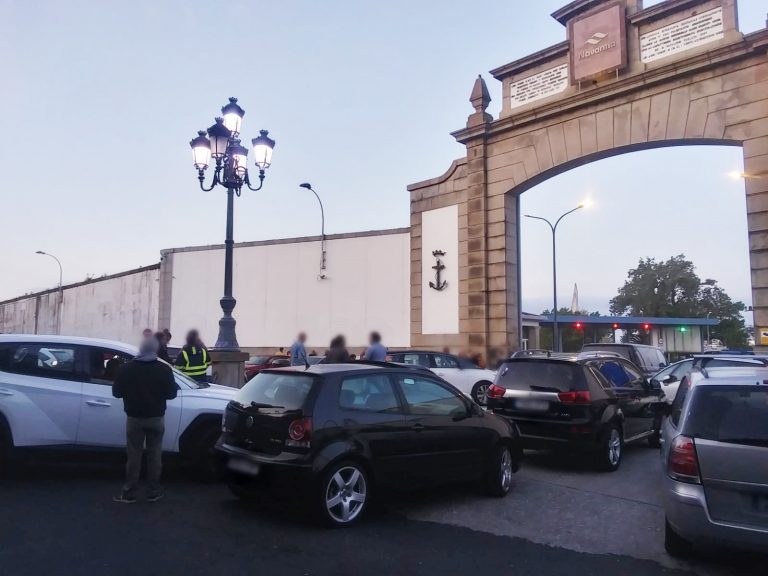 Trabajadores de Navantia Ferrol bloquean durante tres horas el acceso al astillero