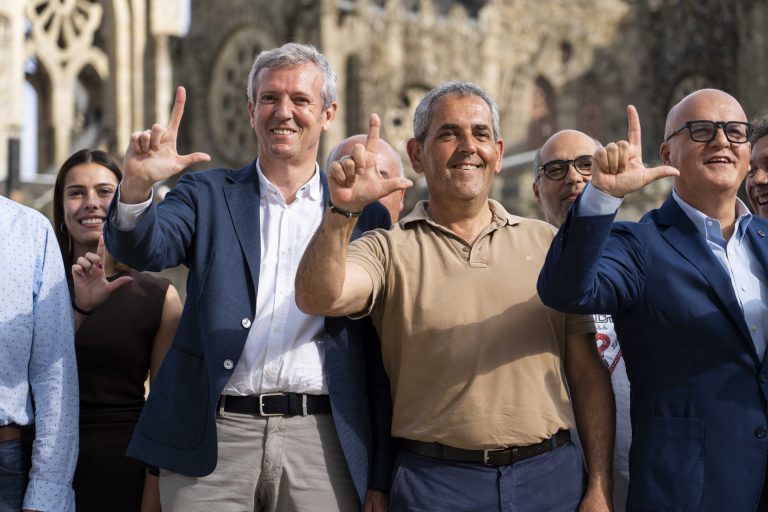 28M.- Rueda pide el voto «de los decepcionados con el PSOE» desde O Carballiño, antes del mitin central de Ourense