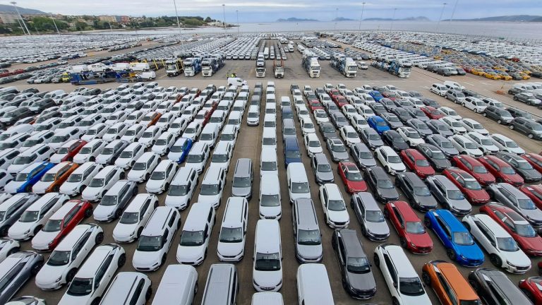 El tráfico del Puerto de Vigo asciende un 1,7% hasta abril gracias al movimiento de vehículos y contenedores
