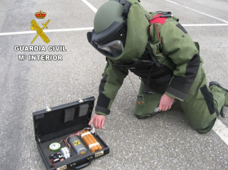 La Guardia Civil de Pontevedra celebra el 50 aniversario de la creación del Servicio de Desactivación de Explosivos
