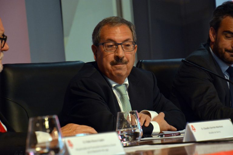 El presidente del CGPJ aboga en Sarria (Lugo) por modernizar la justicia para que sea «más próxima a la ciudadanía»