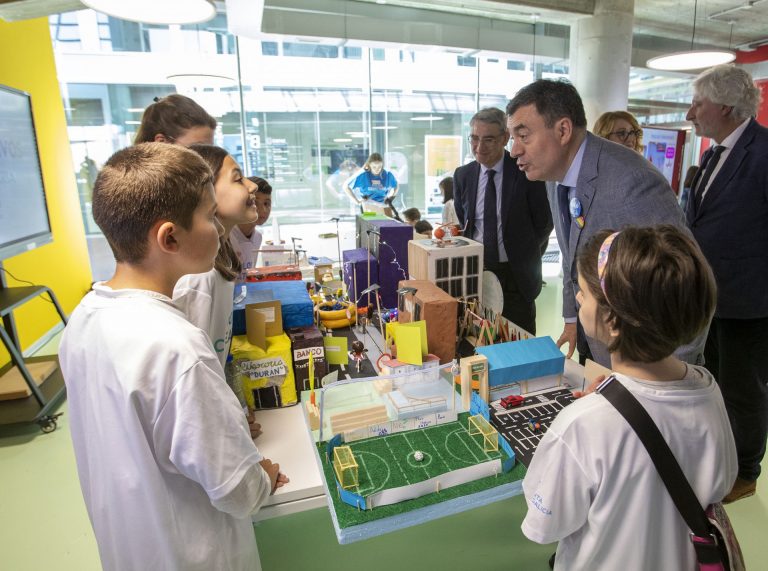La Xunta reconoce los proyectos innovadores de 21 centros educativos gallegos