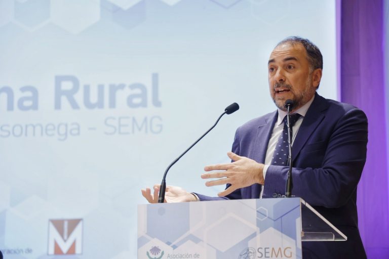 Sanidade resalta la figura del médico rural y reconoce la necesidad de «incentivar» estos puestos