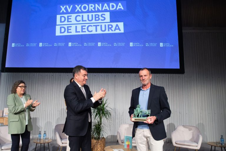 Manuel Núñez Singala, escritor gallego más leído en bibliotecas escolares, Premio Clubs de Lectura 2023
