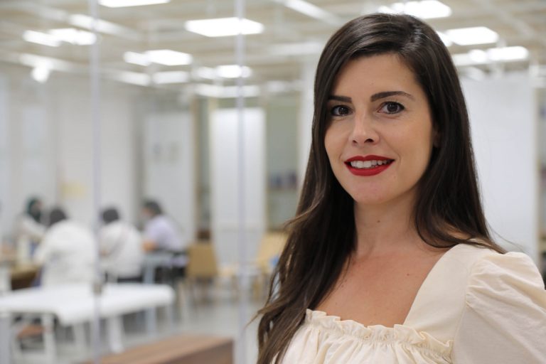 La ingeniera gallega Ana Freire abordará en una conferencia el uso de la IA para detectar conductas suicidas en redes