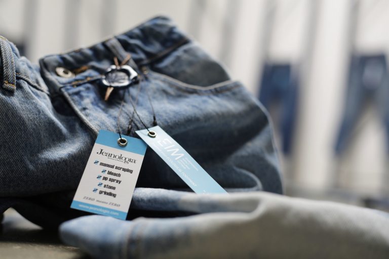 Inditex y Jeanologia desarrollan un sistema industrial de aire para reducir el desprendimiento de microfibras