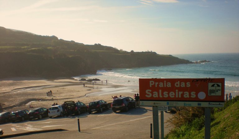 La Diputación de A Coruña destina 900.000 euros a la limpieza de las playas de la provincia