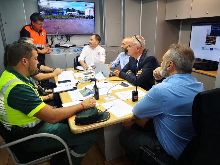 La Xunta realiza un simulacro de activación del Plan de Emergencia Exterior de Punta Promontoiro, en Mugardos