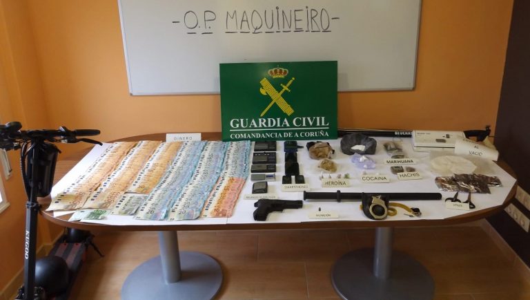 Detenidos dos hombres en la desarticulación de un punto de venta de drogas en Rianxo (A Coruña)