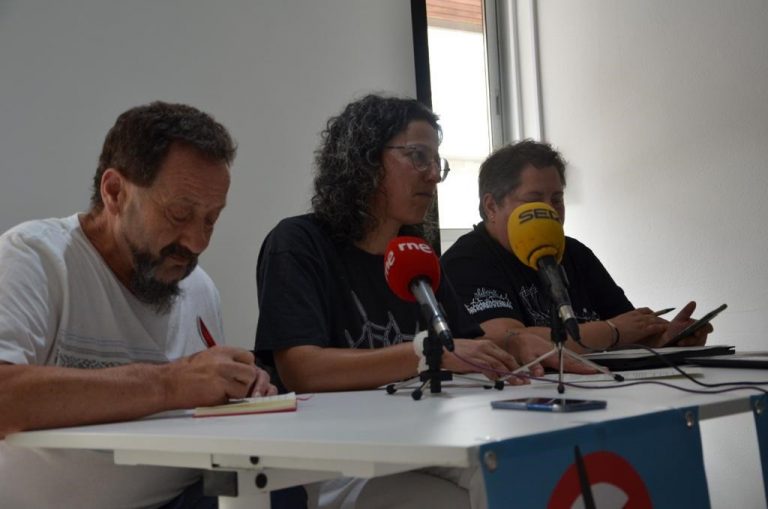 Afectados por proyectos eólicos avisan a Lorenzana de los «marrones» que le deja Conde y le instan a que «rectifique»