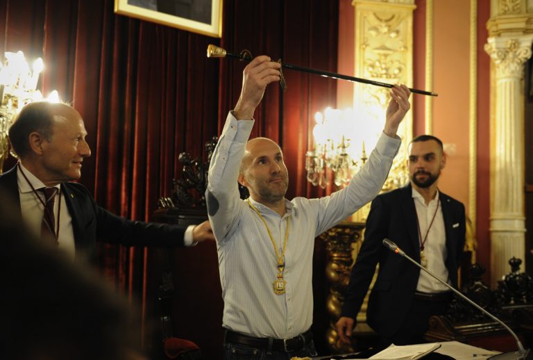 AV.- Pérez Jácome, reelegido alcalde de Ourense con los votos de sus ediles, tras un acuerdo de investidura con el PP