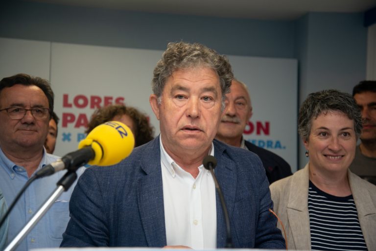 Lores toma el bastón de mando para afrontar su séptimo mandato en Pontevedra con «la obligación de hacerlo mejor»