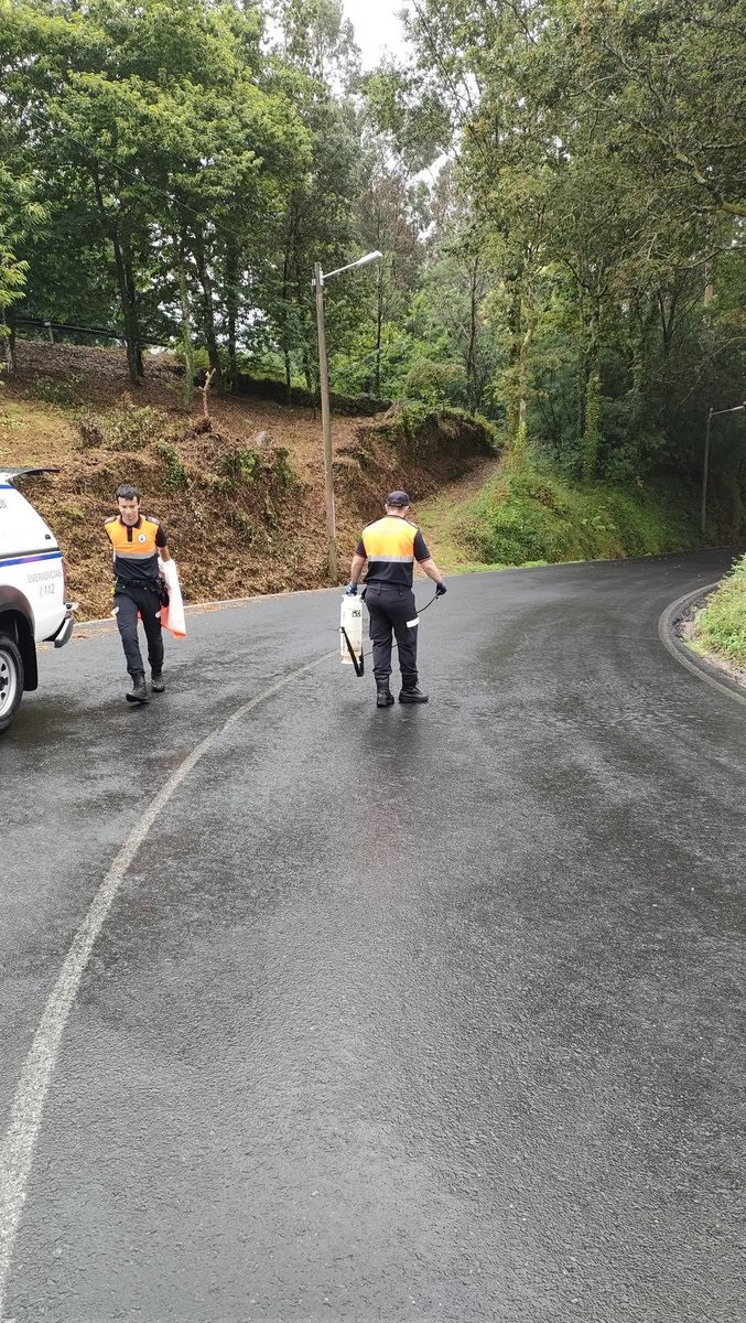 Una mancha de combustible de más de cinco kilómetros afecta a un tramo de la EP-0018 y de la PO-223, en Pontevedra