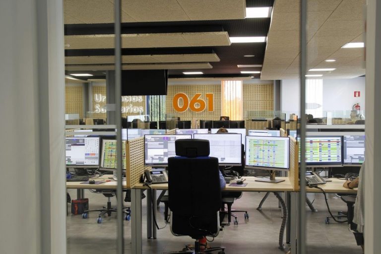 El 061 asistió a 74 personas implicadas en 58 accidentes de tráfico ocurridos durante el fin de semana en Galicia