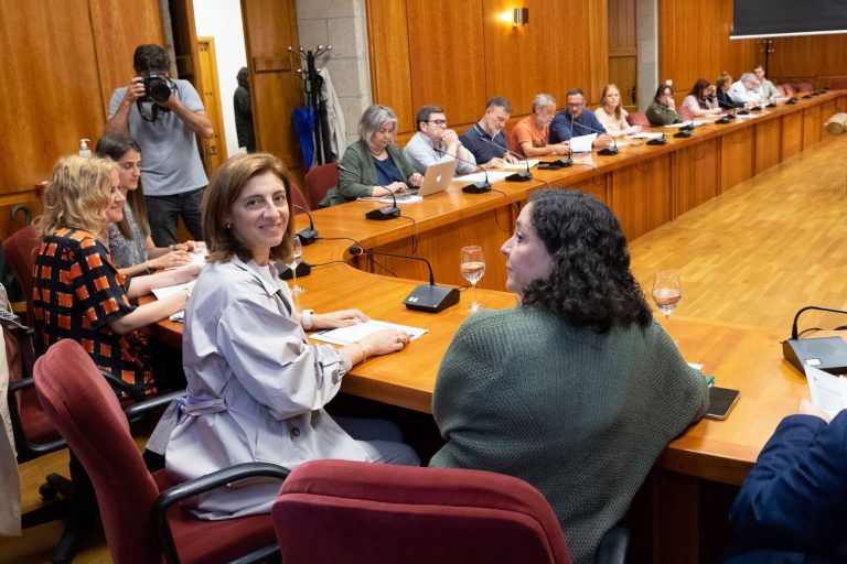 La orden que limita a 150 visitantes el islote de O Areoso llega a uno de sus «cúlmenes»: el Consello de Medio Ambiente