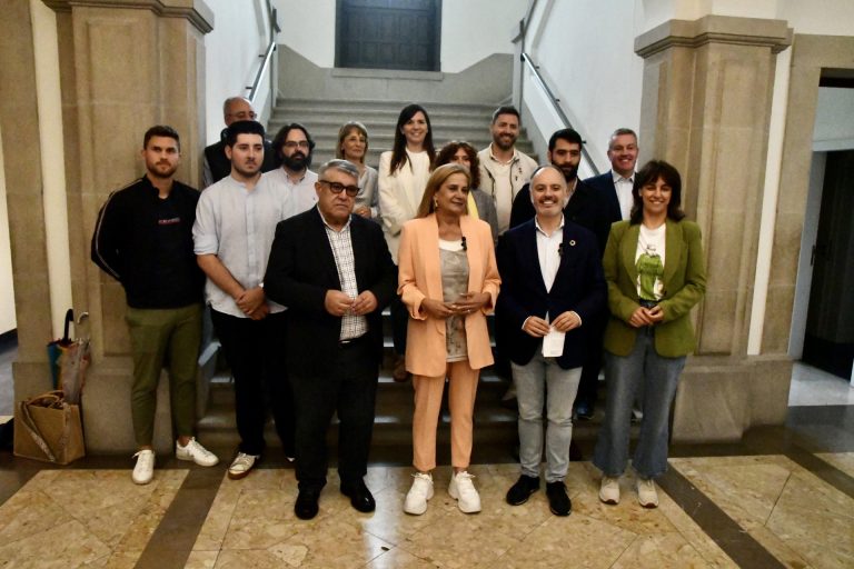 Carmela Silva hará un «seguimiento diario» de la Diputación de Pontevedra para que no de «pasos atrás» en transparencia