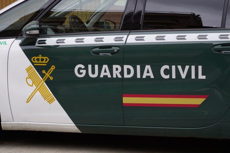 Tres arrestados en Ourense por cinco robos con fuerza en un bar, un estanco y una farmacia