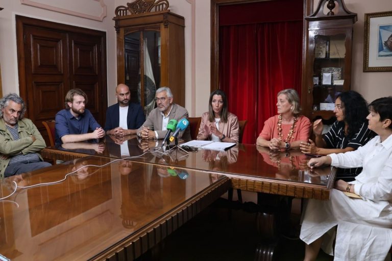 La alcaldesa de Lugo presenta las concejalías socialistas englobadas en cinco áreas y nombra portavoz a Paula Alvarellos
