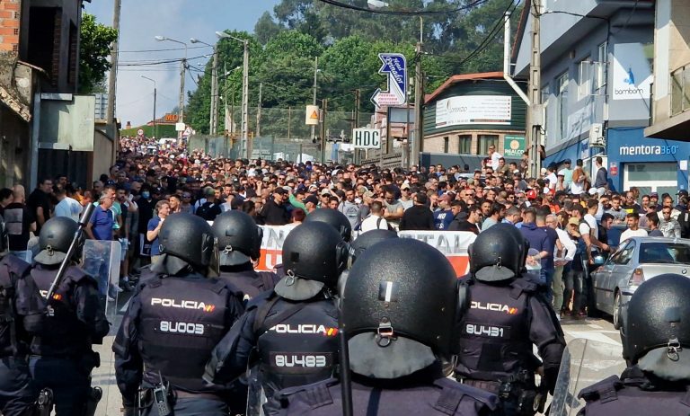 Tensión en las inmediaciones del Ifevi: miles de operarios del metal vuelven a salir a la calle «por un convenio digno»