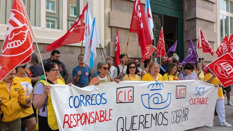 Las trabajadoras de limpieza de Correos continúan en A Coruña las movilizaciones para exigir «el cobro de sus salarios»