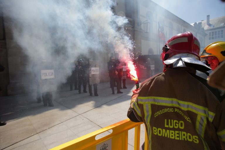 Sin avances en la reunión entre bomberos comarcales en huelga y Xunta