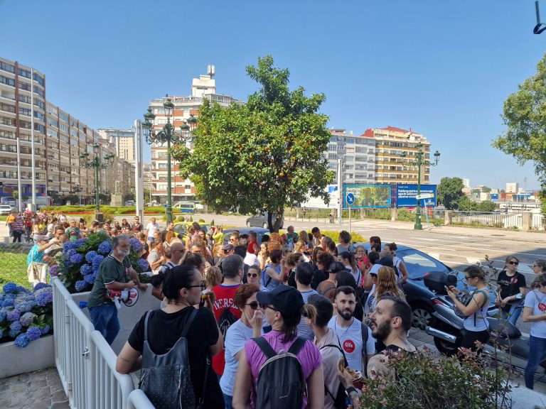 Varios supermercados de Vigo, obligados a cerrar por la huelga del sector del comercio de alimentación