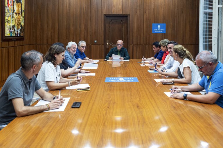 La Diputación de Ourense concede casi 360.000 euros en ayudas para media docena de iniciativas municipales