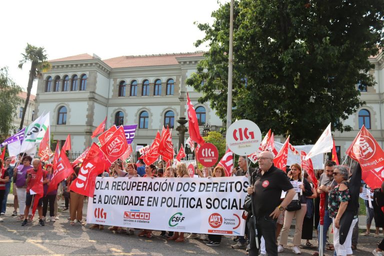 Trabajadores de centros de atención directa de Política Social reclaman ante la Xunta mejores condiciones de trabajo