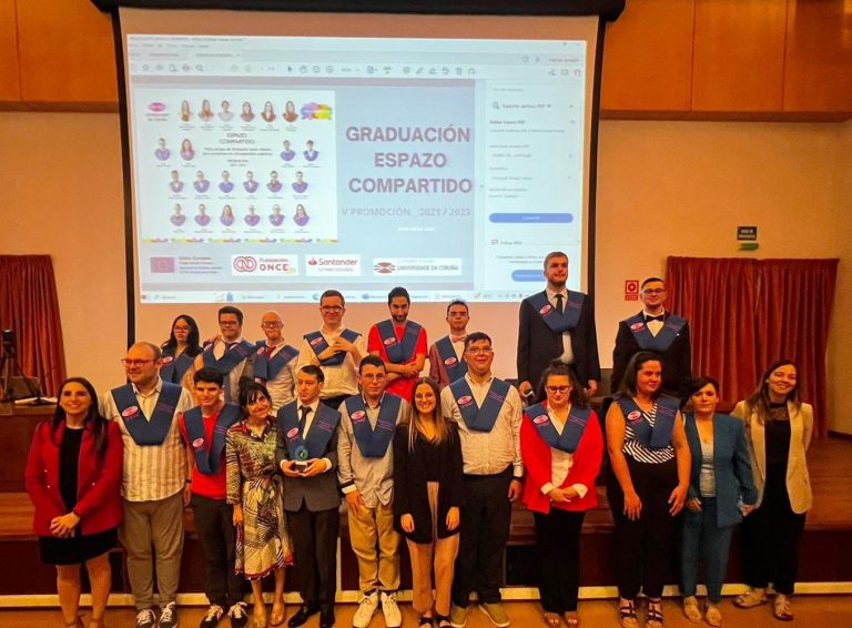 Jóvenes con discapacidad intelectual se gradúan por universidades gallegas en un curso financiado por la Fundación ONCE
