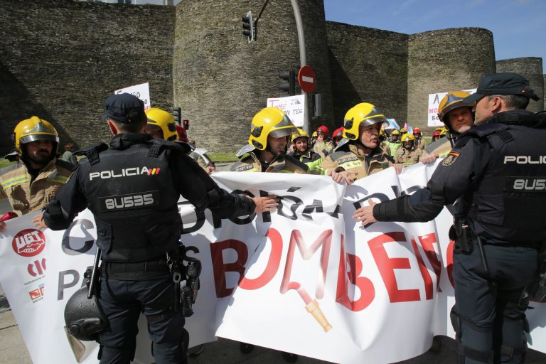 Los bomberos comarcales en huelga se manifestarán en Santiago el 13 de julio