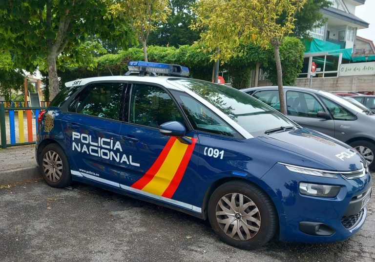 Detenida una mujer en relación con dos robos con fuerza en el interior de coches en Vigo