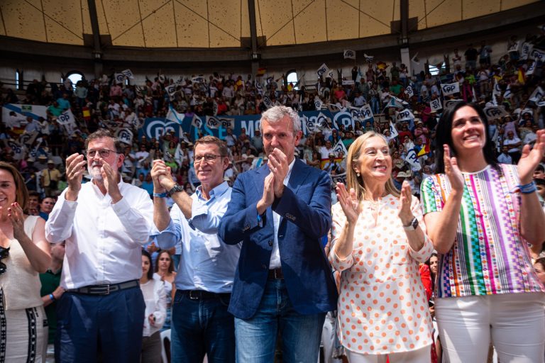 23J.-La plaza de toros empuja con la «fuerza» de sus mayorías a Feijóo y dispone el coso para la quinta con Rueda