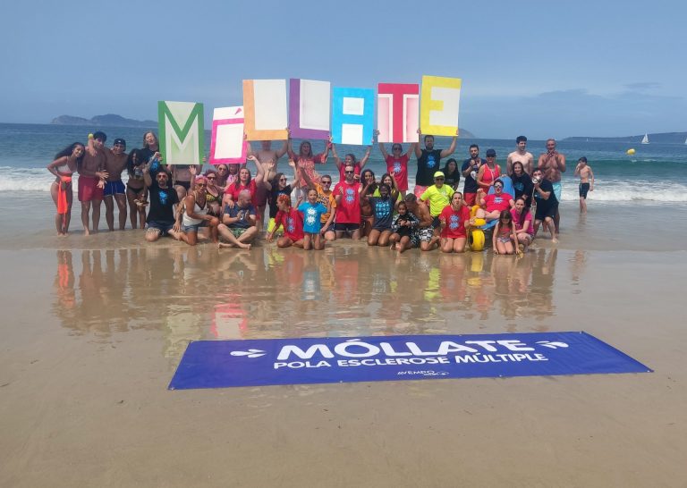 La playa de Samil se llena de solidaridad en el ‘Móllate’ por la Esclerosis Múltiple