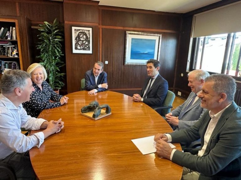 Susana García-Baquero leerá el pregón del Cristo en Vigo y Touza (Arvi) portará el estandarte de la cofradía