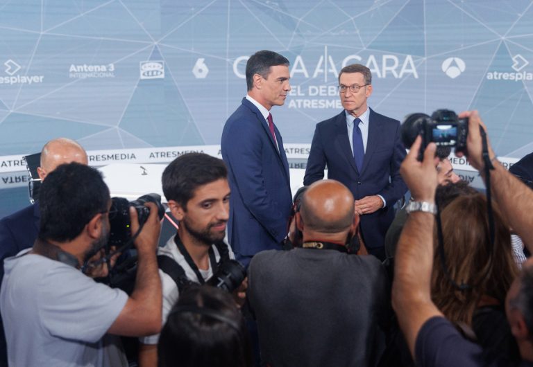 23J.- Feijóo reivindica su gestión social en la Xunta y Sánchez le dice que tuvo «poco éxito» en sus políticas